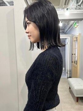 カミエ(kamie) 透け感のあるグレージュボブ×丁寧なケア