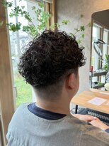 エン(en) 刈り上げ×カールパーマ メンズショート