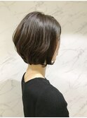 30代40代にも人気☆美シルエットのトップふんわりショートボブ