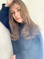 ナチュラルロング_耳かけウェーブパーマフォギーベージュ_67297