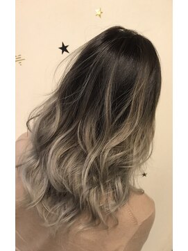 レアナ バイ ニーナ(Leana by NINA) #ヘアカラー #ダブルカラー #インナーカラー #グラデーション