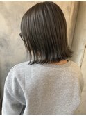 オリーブグレージュ