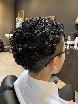 スリーマンズバーバークラブ(THREEMAN'S BARBER CLUB) パーマ+ツーブロック