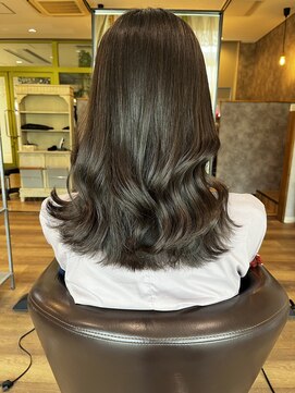 チルバイヘアーガーデンミルクティ(Chillbyhairgardenmilktea) くすみベージュ×オリーブカラー