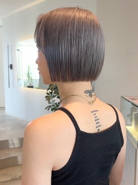 ケリーアン 太田(kelly.un) ぱつっとミニボブ / シアーグレー / うる艶ハイトーン /群馬太田