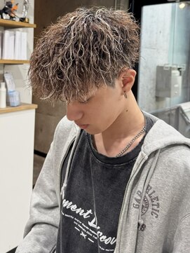 イーラ(era) ツイストスパイラルパーマメッシュマッシュ眉毛刈り上げ