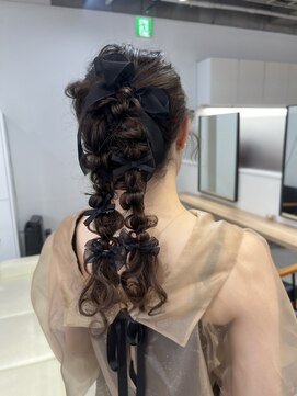 ジーニー 横浜(giinii) ツインポニーアレンジ_結婚式アレンジ