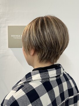 ケイカヘア(KEIKA Hair) 白髪ぼかしハイライトのショートヘア