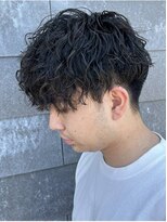 ヒュイル バイ ニアウ(Hwyl by Niau) MEN’S HAIRセンターパートツイストスパイラルシャドウパーマ