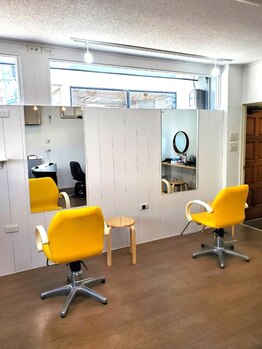カラールーム 長束店(COLOR ROOM)の写真/安佐南区長束で叶うマンツーマンケア！落ち着いた空間で丁寧な白髪染めを体験して♪