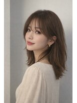 五感 鷹匠&nbsp;ふんわり動く ミディアムレイヤー 40代｜艶ブラウン