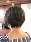 大人前下がりショートボブ　丸みボブ　アッシュ系カラー　小顔