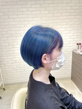 ヘアーサロンヴォイス 大野城店(Hair Salon Voice) 丸み耳掛けショート、ブルー、紫