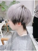 ウルフカットショートグレージュカラー　ブリーチデザイン