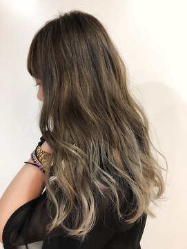 バズ ビー(BUZZ Bee) ハイライト×ホワイティベージュ