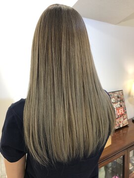 インビテーション(invitation) invitationお客様スタイル）プラチナストレートカラー♪