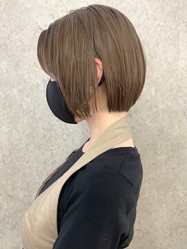 エリマ 調布(elima) 丸みショートボブ　ベージュカラーミルクティーベージュ