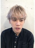 ホワイトベージュのマッシュショート
