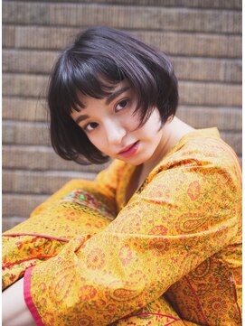 ピズム(PISM) パッツン前髪イメチェン小顔ボブ/グレージュ/オン眉バング