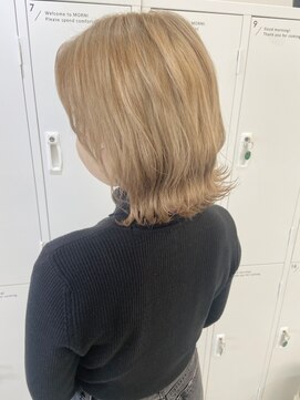 モルニ(MORNI) ハニーイエロー_マロンベージュ Aラインボブ かきあげ