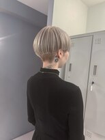 シカ 神戸三宮元町店(Cica) 刈り上げショート  ショートヘア 三宮 元町 ミルクティー
