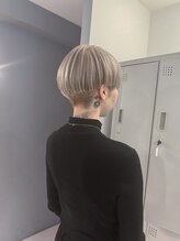 シカ 神戸三宮元町店(Cica)&nbsp;刈り上げショート  ショートヘア 三宮 元町 ミルクティー