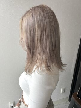 ラフ バイ マグ 南松本(R.A.F. by Mag) ダブルカラーホワイトグレージュミディアム