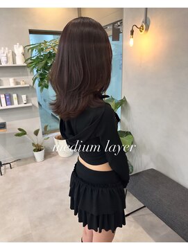 ルーシー(Lucy) くびれるミディアムレイヤー