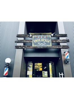 かっこいい空間でリラックスしながらサロンタイムを。カッコいいを追求するメンズ人気サロン！