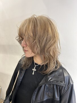 バズ(BUZZ) ベージュ×ベージュ　ルーツカラー（buzz十和田）