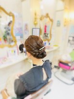 美容室 ティンカーベル シニヨンヘア