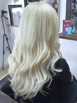 ブレイズヘアー(BLAZEhair) 【オーダーの多いデザイン】ホワイトブロンド×ブリーチ３回