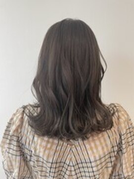 ユーフォリア 青山(Euphoria) ダブルカラー内巻きロングヘアバタフライカットおくれ毛カット◎
