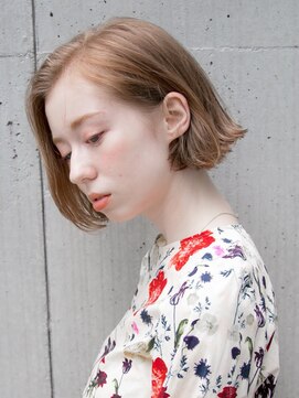 ルティア(Lutia) 切りっぱなしボブ アッシュベージュ☆