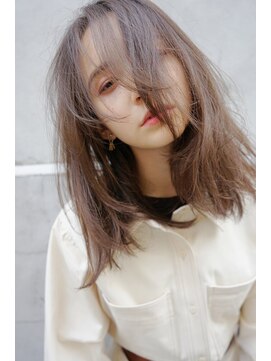 ネウィサリュー 立川(newi saLyu) 濡れ髪　切りっぱなし　オリーブカラー　セミウェットウェーブ