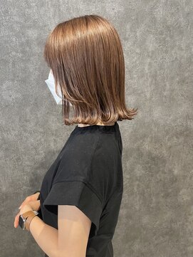 アンダーバーホワイト 南海難波店(_WHITE) 外ハネショートボブ