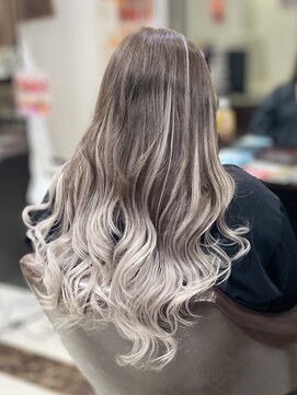 メルシー 大阪梅田店 グレーシルバーのグラデ♪