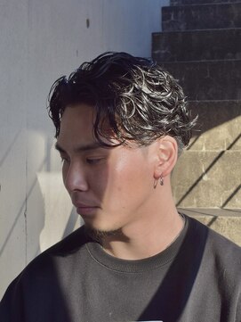 ガズル ハラジュク(GUZZLE HARAJUKU) 色気の黒髪ローフェードオールバックラルフパーマビジネス