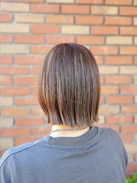 アン アオヤマ(Ann AOYAMA) 切りっぱなしBOB/ハイライトカラー