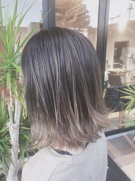 レーヴ(REVE) ハイライトグラデーション　外ハネミルクティー