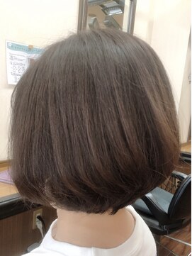 ココ(CO_CO) 自然な前下がりで後頭部丸みボブ