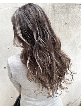 メリー(merry craftsman's factory) 外国人風バレイヤージュ、ハイライトカラーアッシュグレージュ