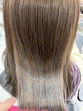 エスカーラ 表参道(THE ESCALA) @m_ayu/グレージュカラー/くすみベージュ/タビラマユミ