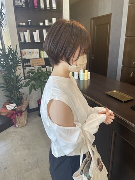 アールトゥーヘアー(art To Hair) ショートボブ/ピンクブラウン/耳かけ