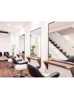 【近鉄四日市駅徒歩３分】落ち着いた雰囲気で大人女性からの支持◎一人ひとりに似合うヘアをご提案します♪