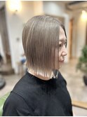 シルバーグレージュの艶パツボブ