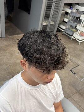 ノイセル 西本町(Noisyle) フェザーパーマスパイキーショートブルーブラックサーフカールy