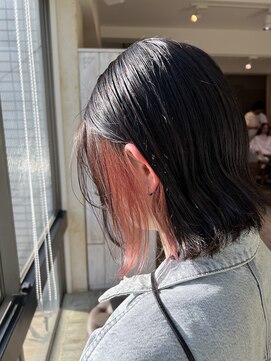 シー(See.) イヤリングレッド × 切りっぱなしボブ