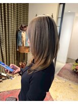グッドフェローズ キタホリエ(GoodFellas kitahorie) レイヤーカットで魅せる透明感ハイトーンカラーブリーチ艶感