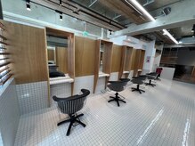 アカラ アネックス(acala annex)の雰囲気（WI-FI完備。総タイル張り、木材と組み合わせたオシャレなお店！）